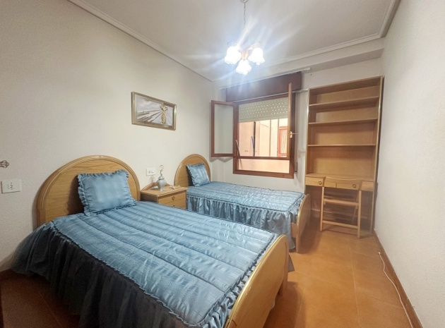 Resale - Apartment - Torrevieja - Torrevieja Centro