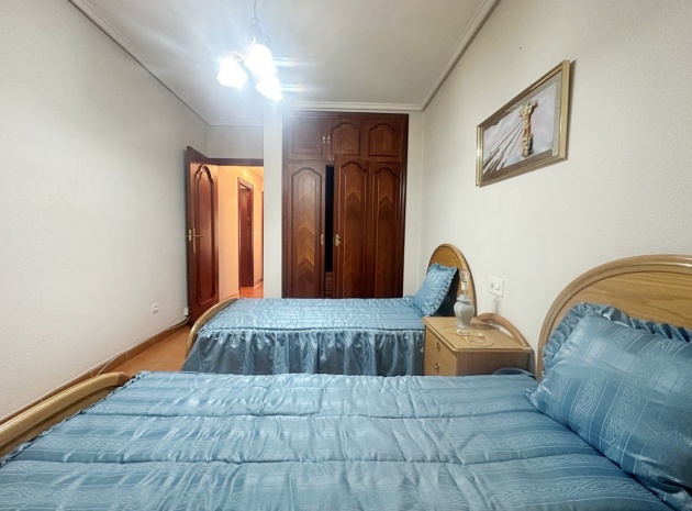 Resale - Apartment - Torrevieja - Torrevieja Centro