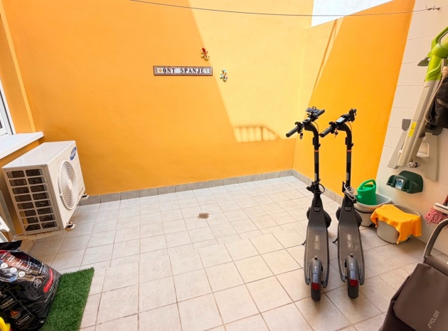 Resale - Apartment - Torrevieja - Aguas Nuevas