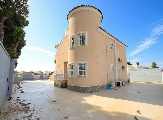 Återförsäljning - Villa - Campoamor - lomas de don juan
