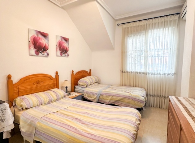 Återförsäljning - Villa - Orihuela - Punta Prima