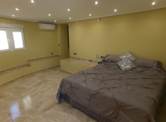 Resale - Villa - Algorfa