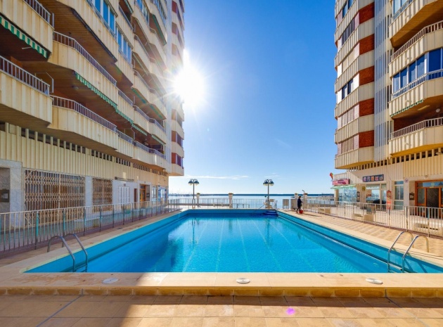 Resale - Apartment - Torrevieja - Torrevieja Centro