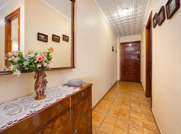 Resale - Apartment - Torrevieja - Torrevieja Centro