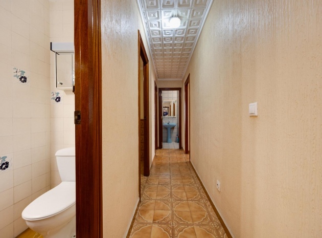 Resale - Apartment - Torrevieja - Torrevieja Centro