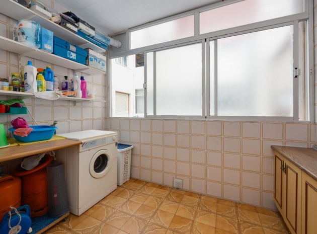 Resale - Apartment - Torrevieja - Torrevieja Centro
