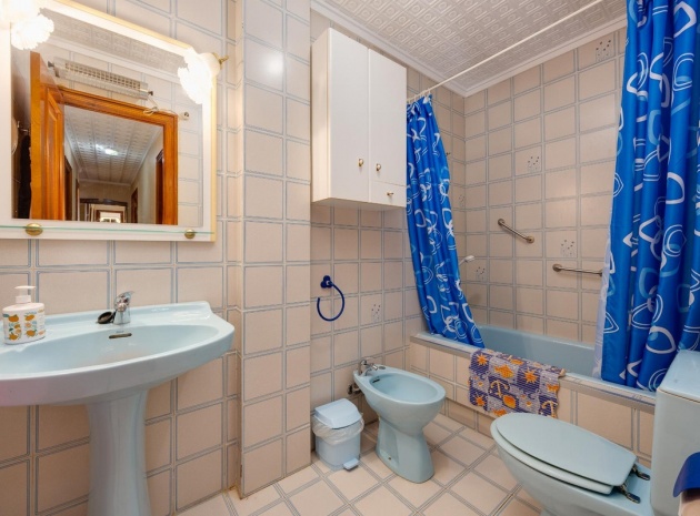 Resale - Apartment - Torrevieja - Torrevieja Centro