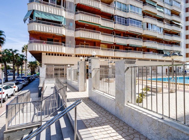 Resale - Apartment - Torrevieja - Torrevieja Centro