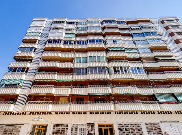 Resale - Apartment - Torrevieja - Torrevieja Centro