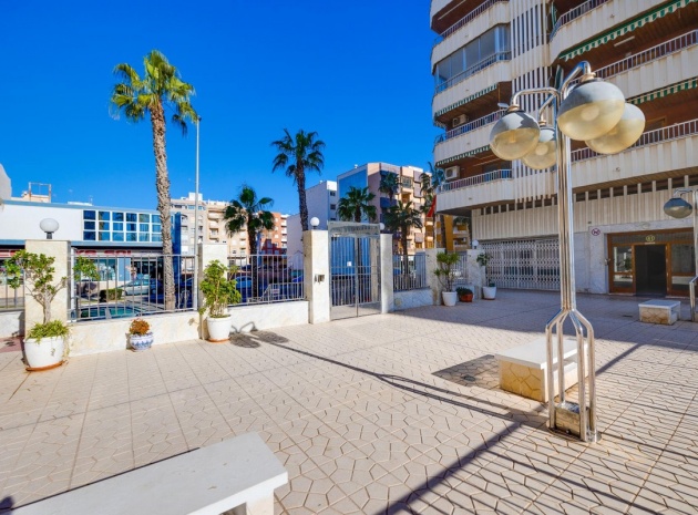 Resale - Apartment - Torrevieja - Torrevieja Centro