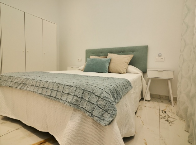 Återförsäljning - Lägenhet - Torrevieja - Torrevieja Centro