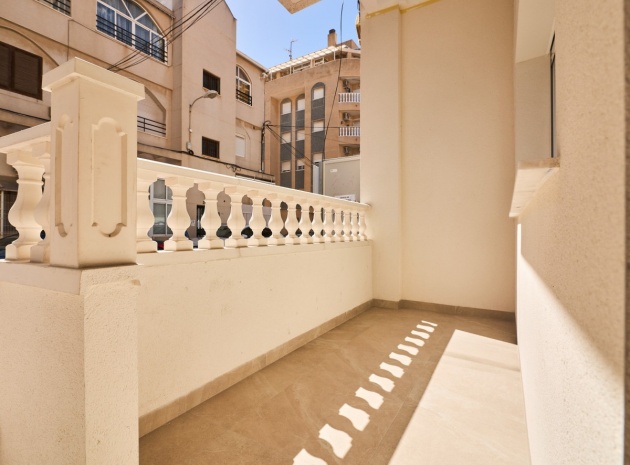Återförsäljning - Lägenhet - Torrevieja - Torrevieja Centro