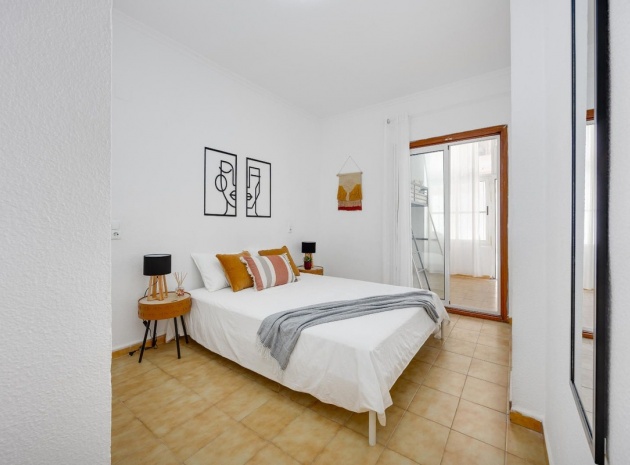 Återförsäljning - Lägenhet - Torrevieja - Playa Del Cura