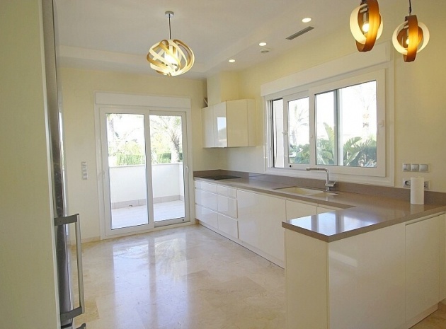Wiederverkauf - Villa - Orihuela - La Zenia