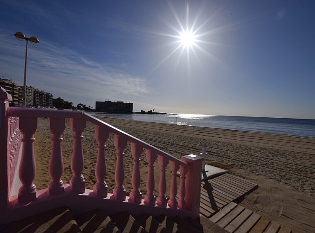 Återförsäljning - Lägenhet - Torrevieja - Playa De Los Locos