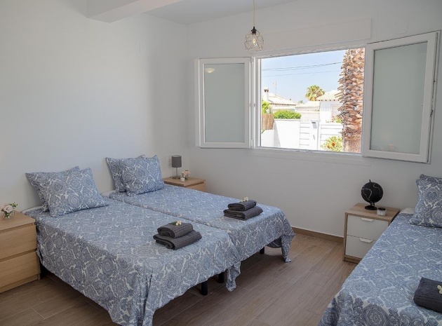 Återförsäljning - Villa - Orihuela - Playa Flamenca