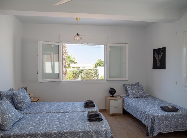 Återförsäljning - Villa - Orihuela - Playa Flamenca