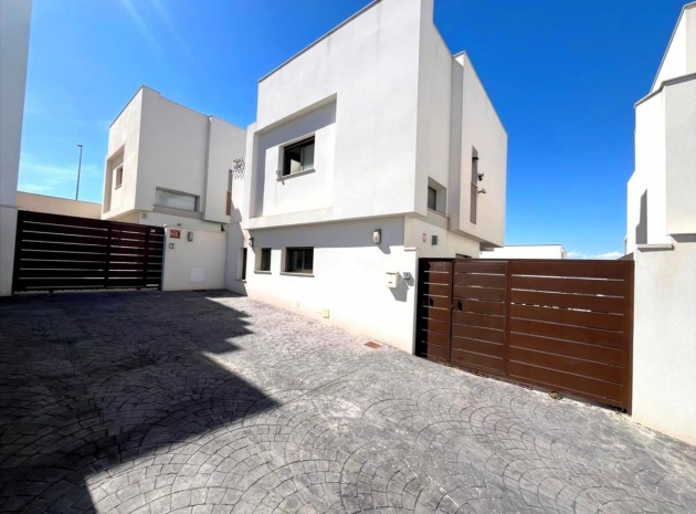 Wiederverkauf - Villa - Orihuela - Orihuela Costa