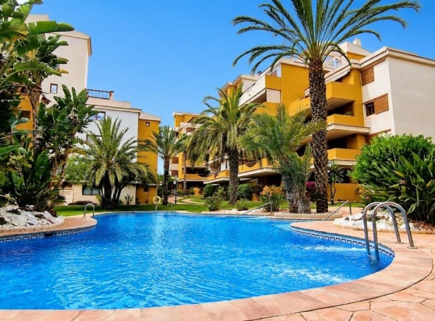 Resale - Apartment - Punta Prima - la entrada