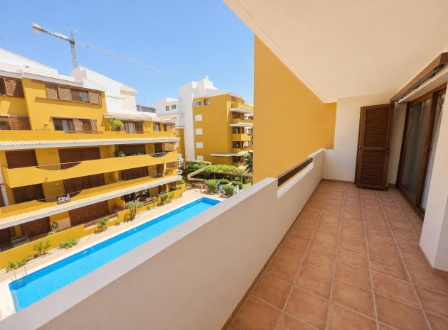 Resale - Apartment - Punta Prima - la entrada