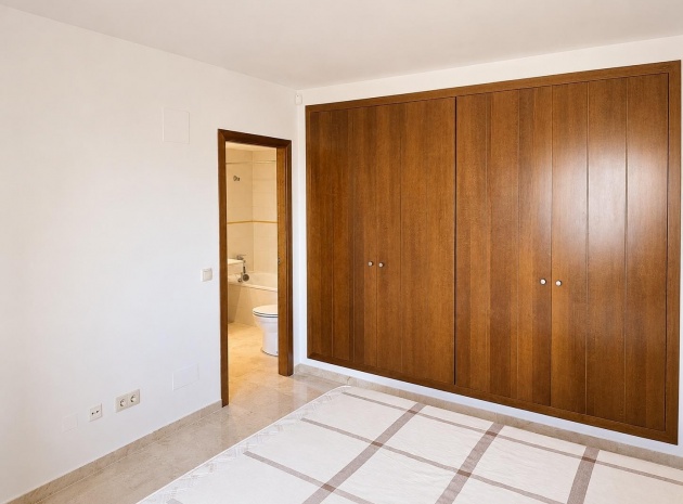 Resale - Apartment - Punta Prima - la entrada