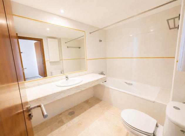 Resale - Apartment - Punta Prima - la entrada