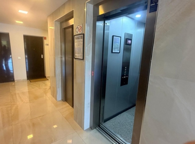 Wiederverkauf - Wohnung - Torrevieja - Torrevieja Centro