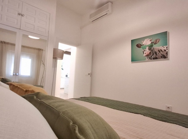 Resale - Bungalow - Playa Flamenca - las chismosas