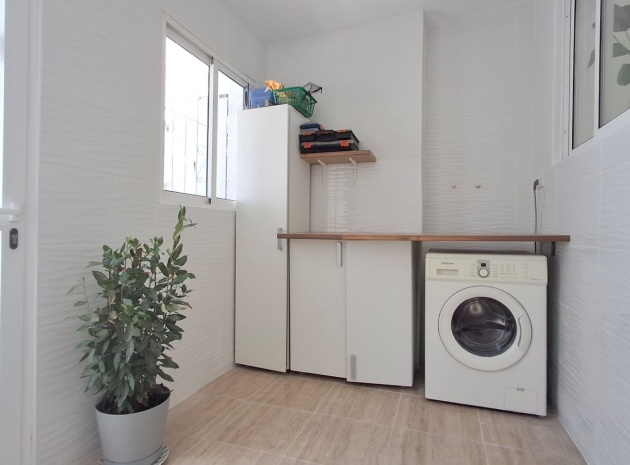 Resale - Bungalow - Playa Flamenca - las chismosas