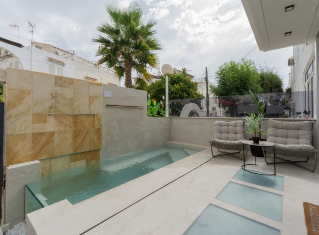 Resale - Villa - Torrevieja - Torrevieja Centro