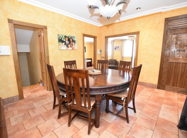 Återförsäljning - Villa - La Marina