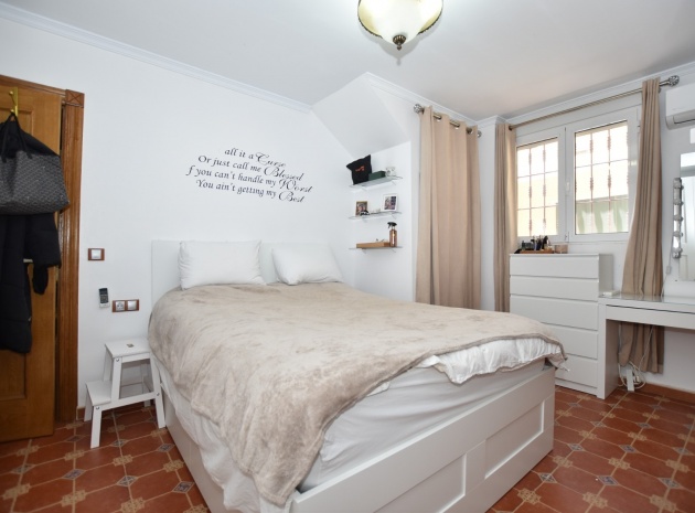 Återförsäljning - Villa - La Marina