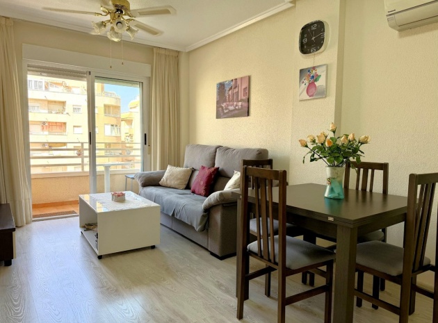Resale - Apartment - Torrevieja - Torrevieja Centro