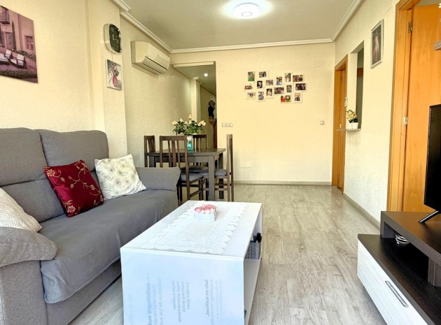 Resale - Apartment - Torrevieja - Torrevieja Centro