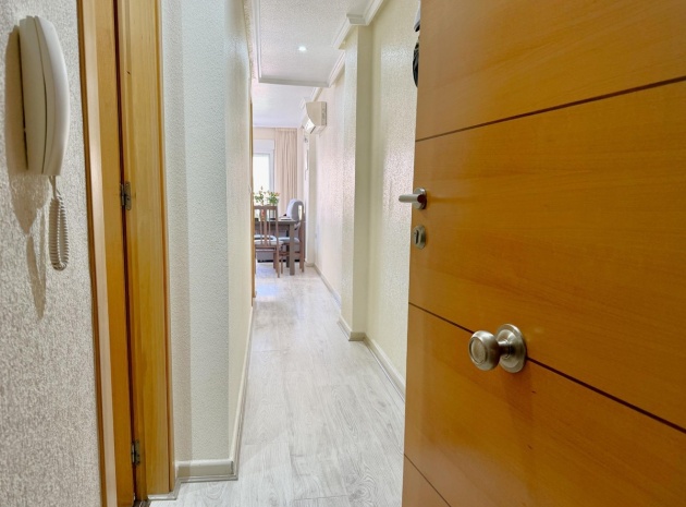 Resale - Apartment - Torrevieja - Torrevieja Centro
