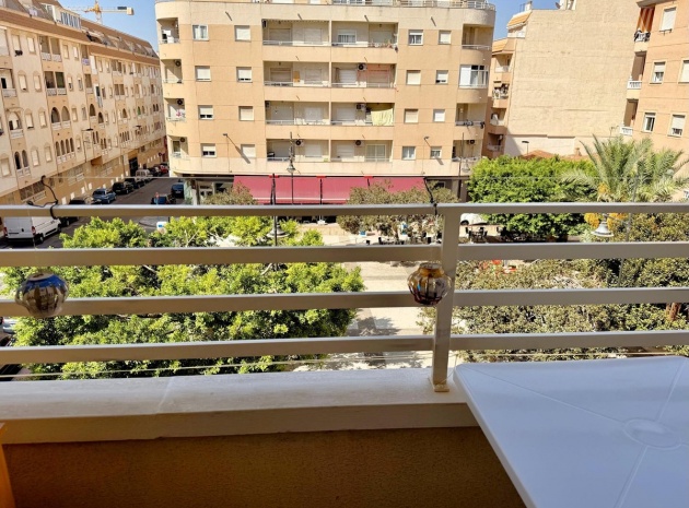 Resale - Apartment - Torrevieja - Torrevieja Centro