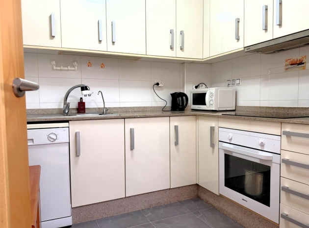 Resale - Apartment - Torrevieja - Torrevieja Centro