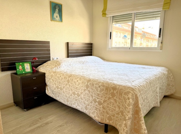 Resale - Apartment - Torrevieja - Torrevieja Centro