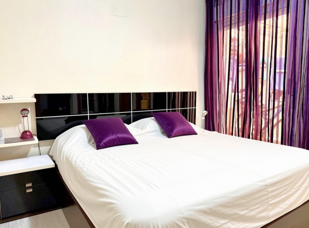 Resale - Apartment - Torrevieja - Torrevieja Centro