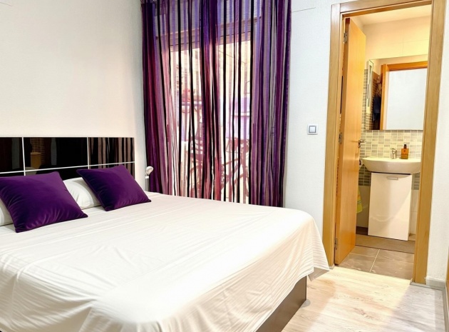 Resale - Apartment - Torrevieja - Torrevieja Centro