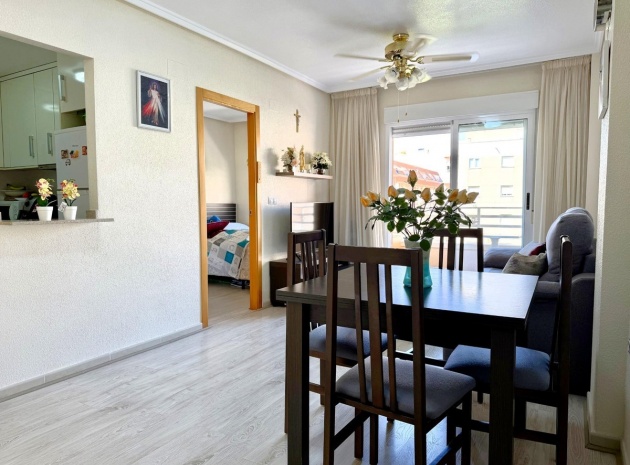 Resale - Apartment - Torrevieja - Torrevieja Centro