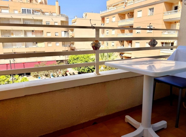 Resale - Apartment - Torrevieja - Torrevieja Centro