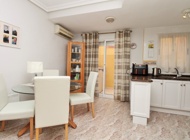 Resale - Townhouse - Villamartin - bosque de las lomas