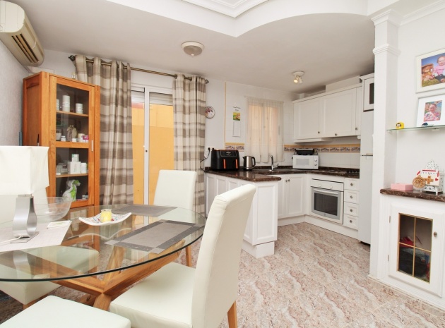 Resale - Townhouse - Villamartin - bosque de las lomas