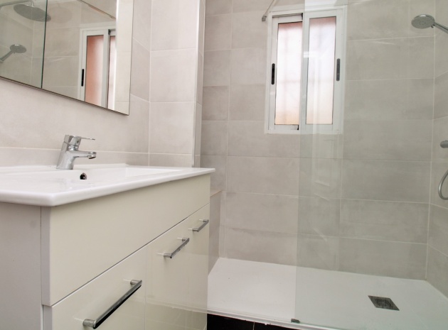 Resale - Townhouse - Villamartin - bosque de las lomas