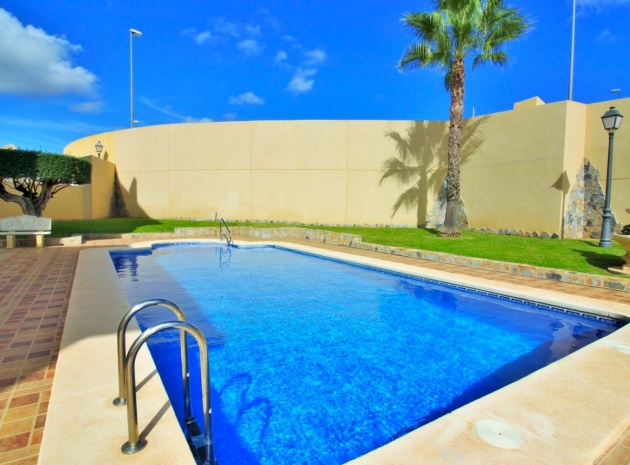 Resale - Townhouse - Villamartin - bosque de las lomas