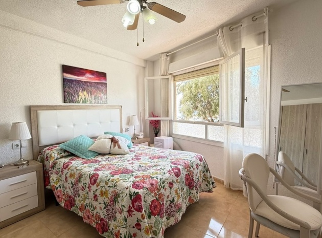 Återförsäljning - Lägenhet - Torrevieja - Torrevieja Centro