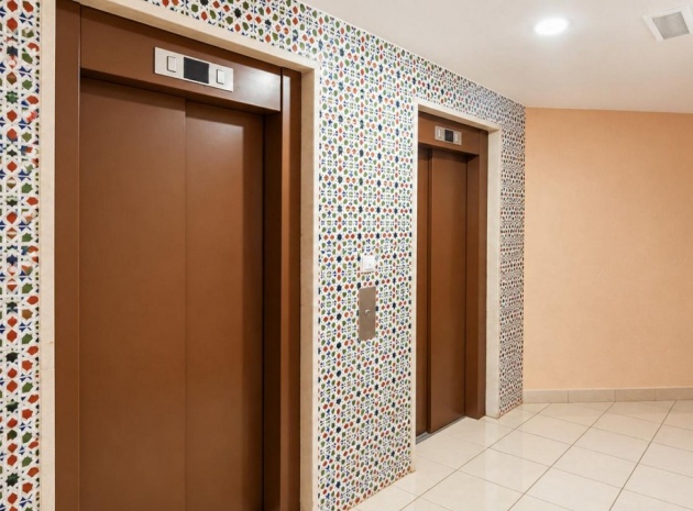 Resale - Apartment - Torrevieja - Playa De Los Locos