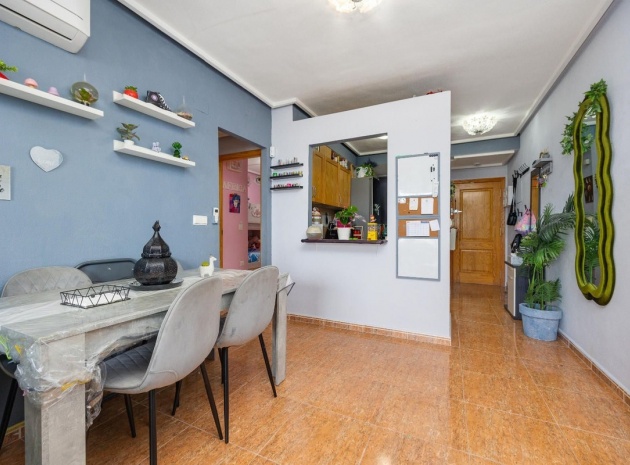 Resale - Apartment - Torrevieja - Torrevieja Centro