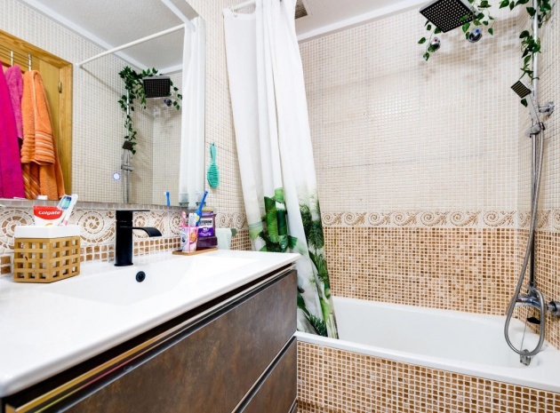Resale - Apartment - Torrevieja - Torrevieja Centro